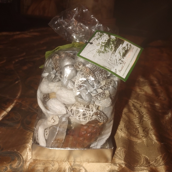 Holiday‎ Potpourri Frosted Fir 10 oz - Picture 2 of 2